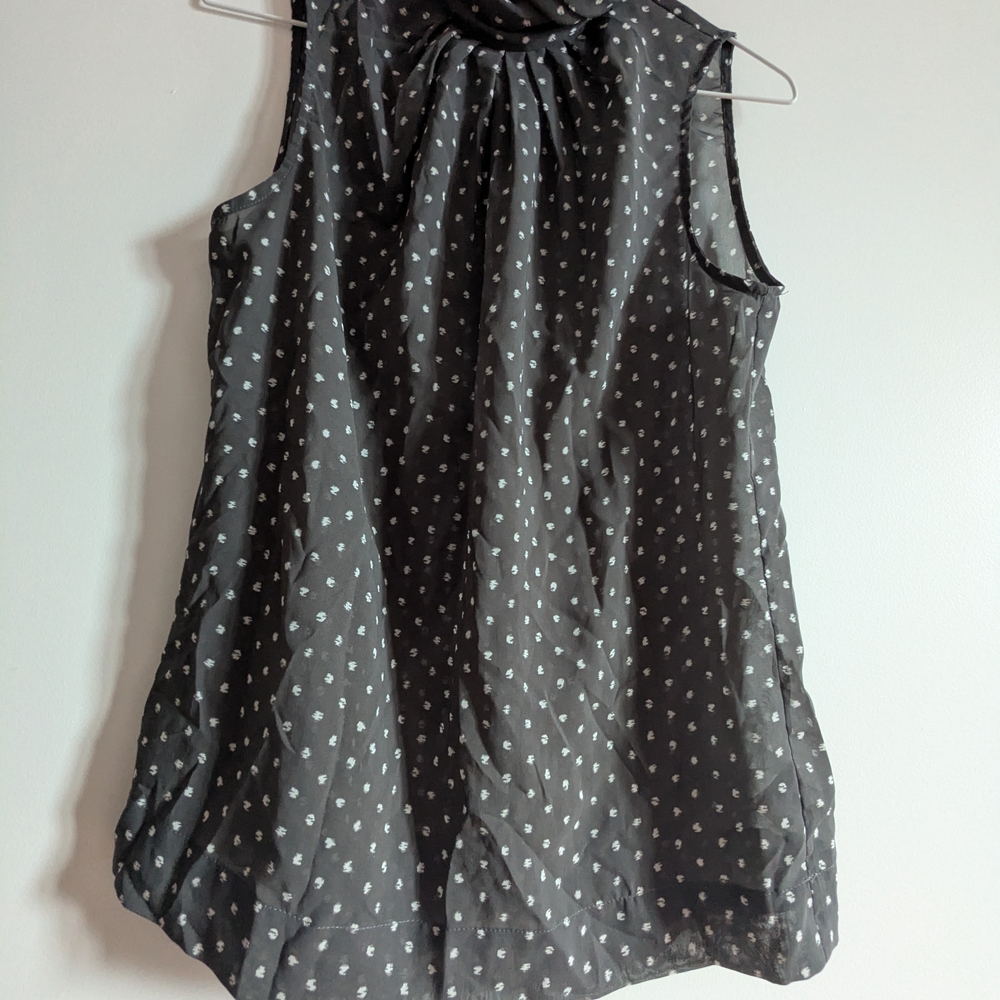 Elegant Gray Sleeveless Top
